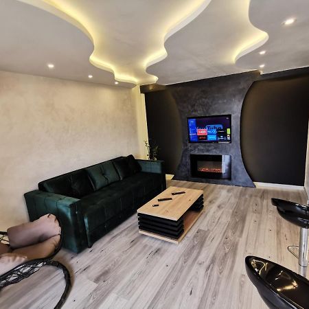 Brend New Luxurious Apartment In Downtown With Free Parking Новий Сад Екстер'єр фото