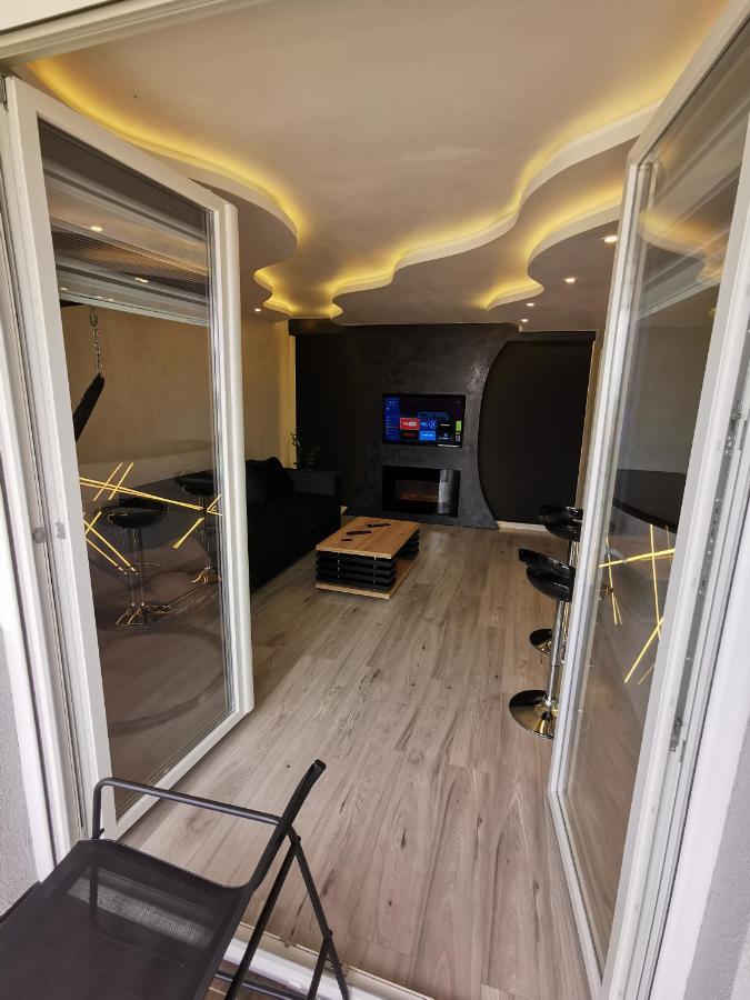 Brend New Luxurious Apartment In Downtown With Free Parking Новий Сад Екстер'єр фото