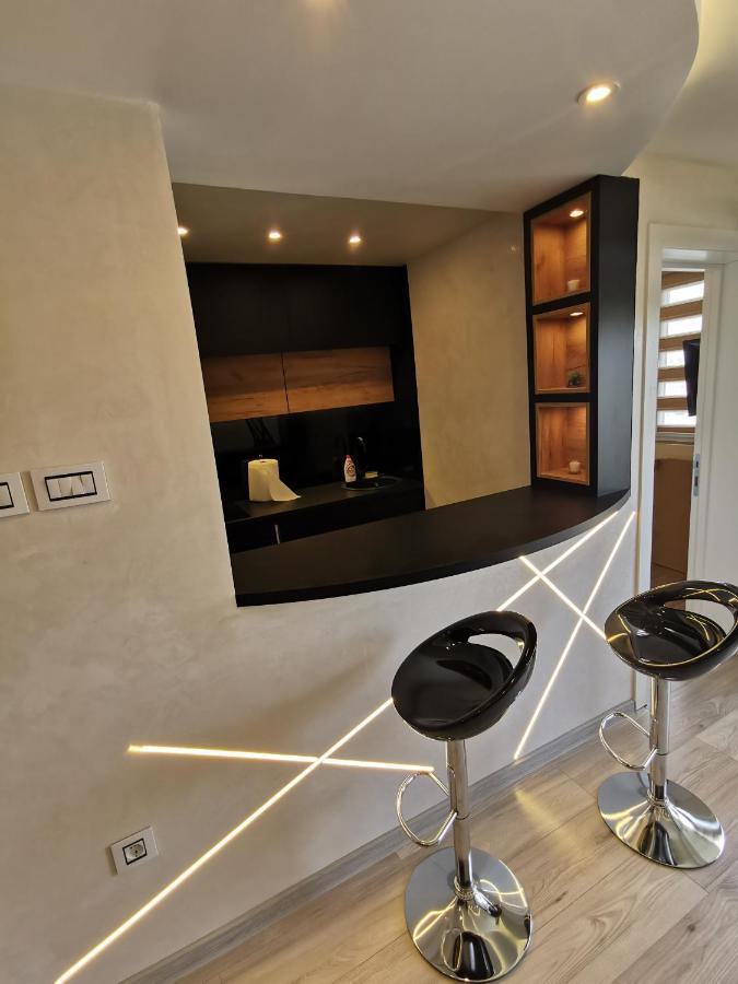 Brend New Luxurious Apartment In Downtown With Free Parking Новий Сад Екстер'єр фото